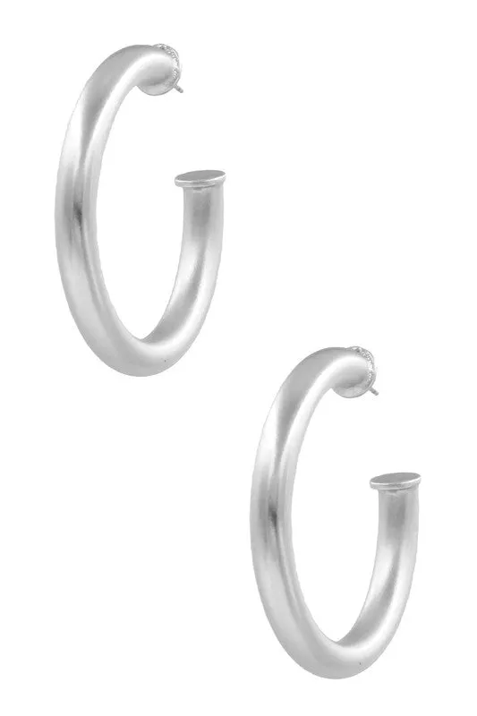 METAL OPEN HOOP MATTE EARRING