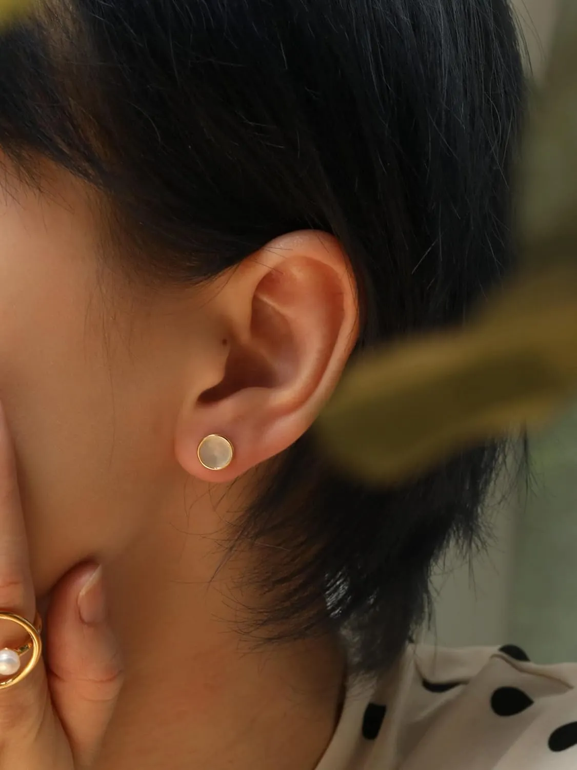 S.Leaf Shell Earrings Mother of Pearl Earrings Silver Stud Earrings for Women Hypoallergenic Earrings Round Disc Stud Earrings for Women