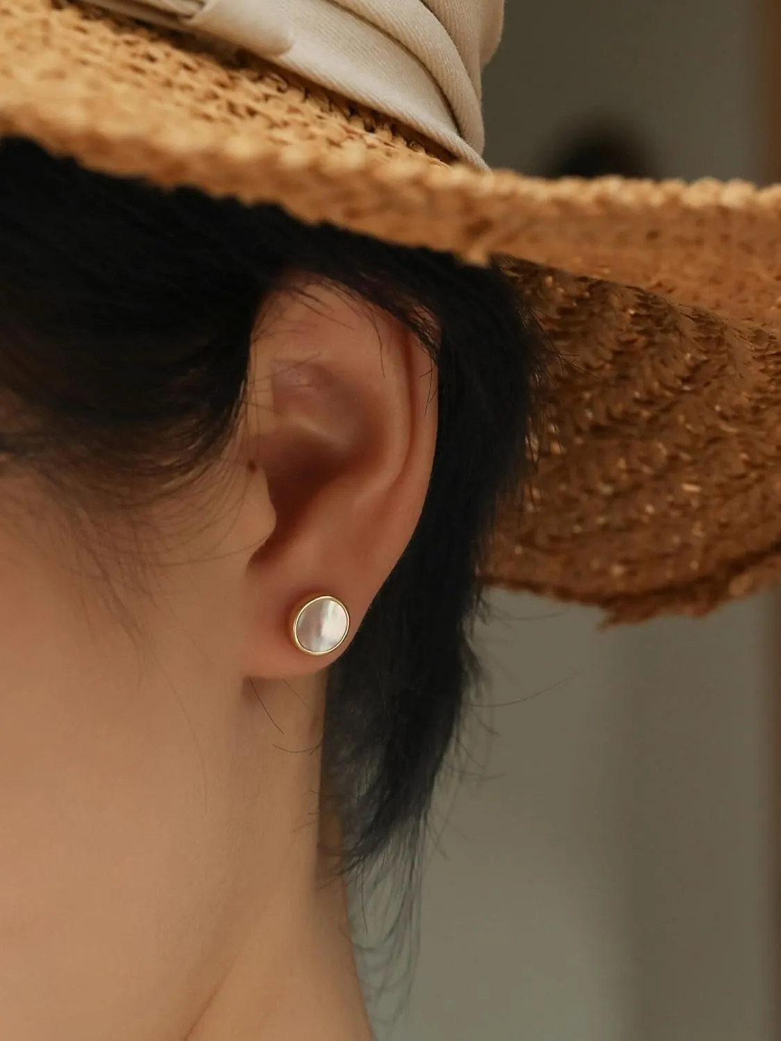 S.Leaf Shell Earrings Mother of Pearl Earrings Silver Stud Earrings for Women Hypoallergenic Earrings Round Disc Stud Earrings for Women